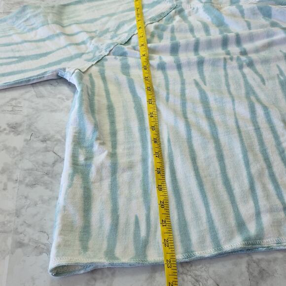 Wildflour Womens Sz XL Green and White Tie-Dye Beachy Resort Wear Tee Shirt Top - Picture 8 of 11